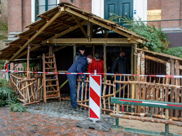 Kerststal opbouwen