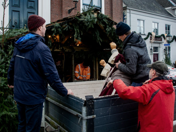 Kerststal opbouwen beelden