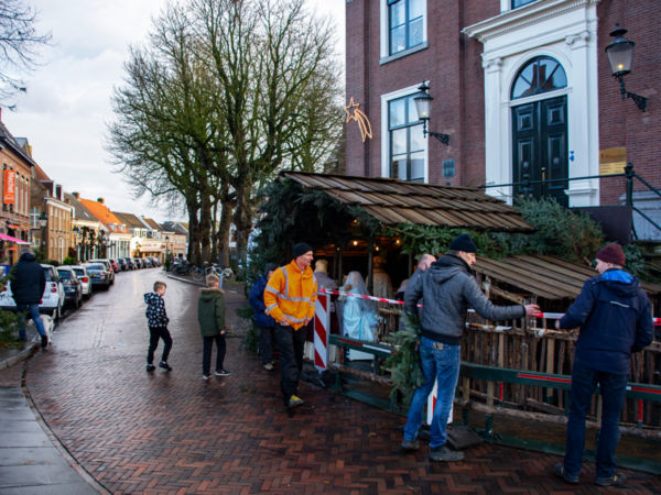 Kerststal opbouwen klaar