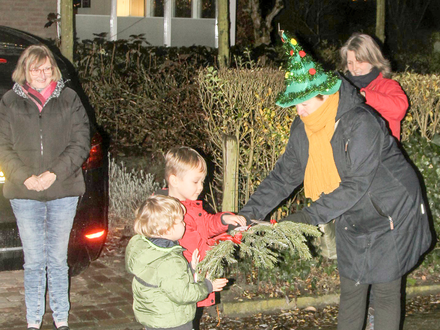 overhandiging prijs aan kinderen van Bareel