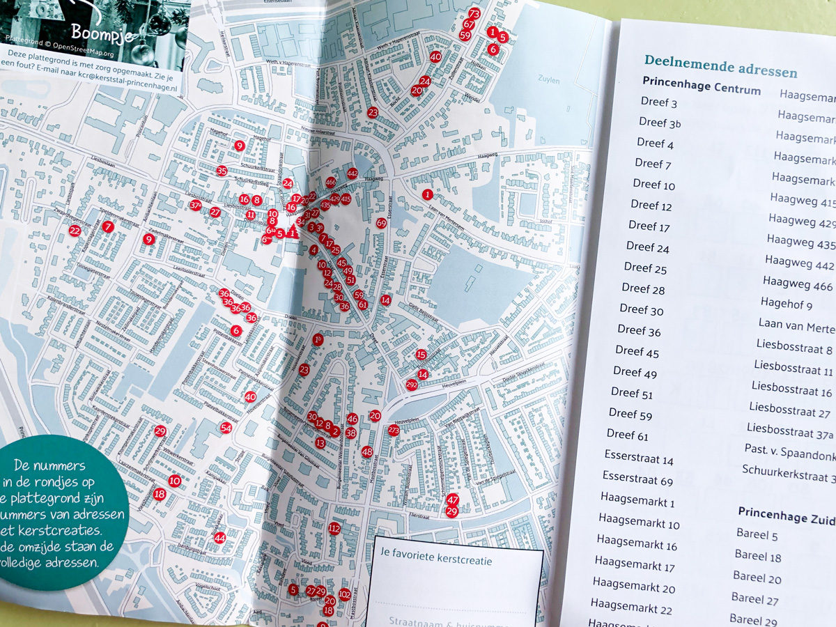 de gedrukte folder met op de plattegrond alle deelnemende adressen van KerstCreatieRoute 2022