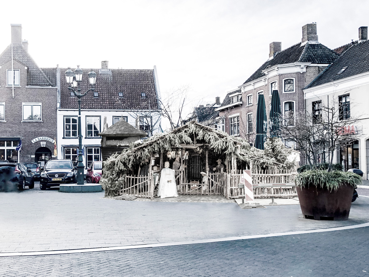 Voorstel voor nieuwe locatie kerststal - midden op de haagsemarkt