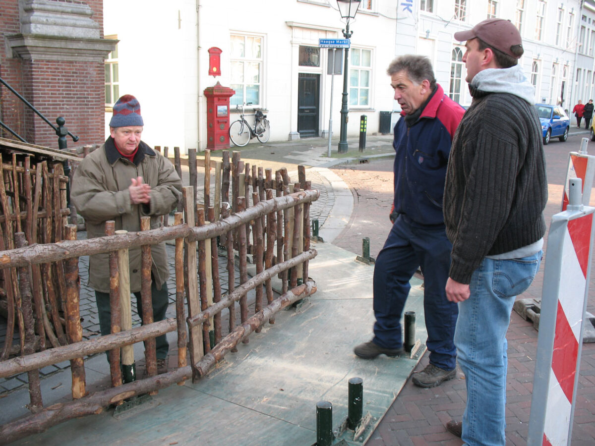 opbouwen kerststal in Princenhage