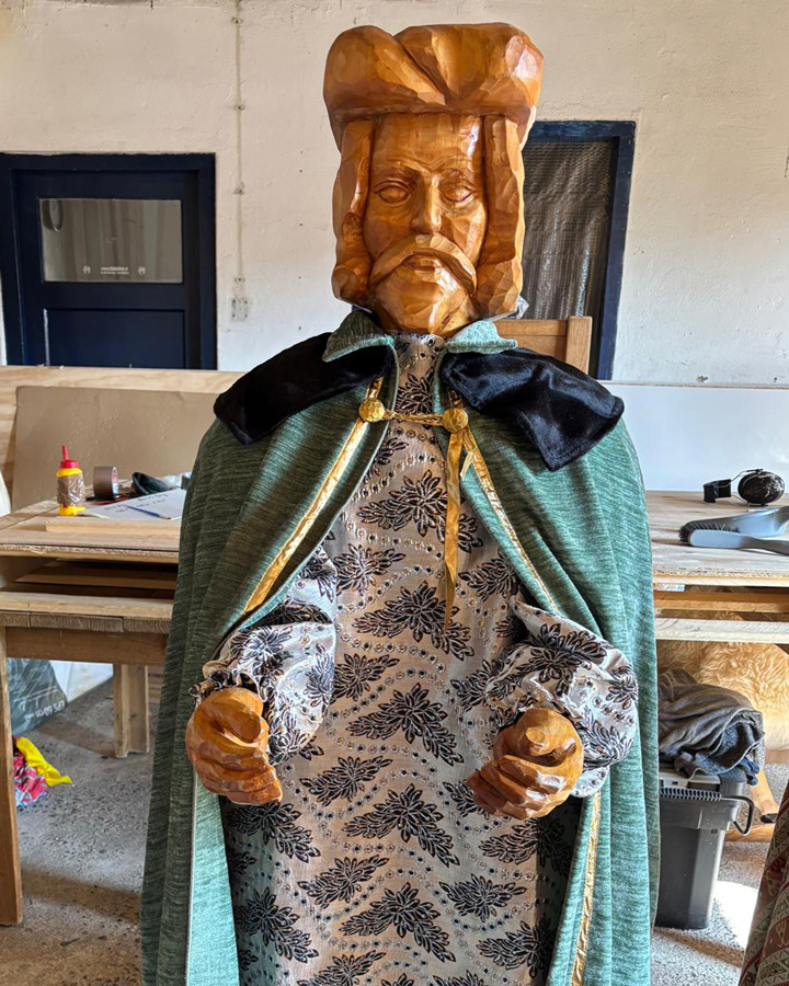 Koning Melchior met een groene mantel