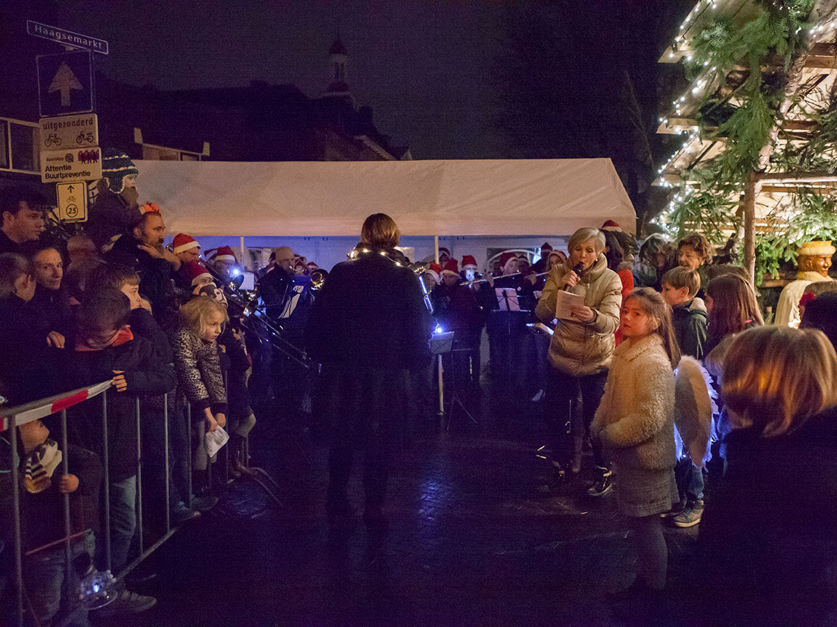tijdens opening kerststal in Princenhage 2016