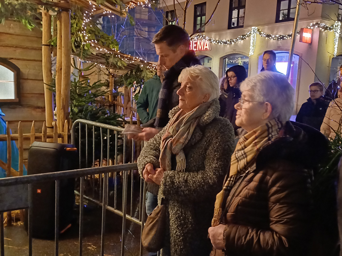 Ruud en Marian Verheij kijken toe