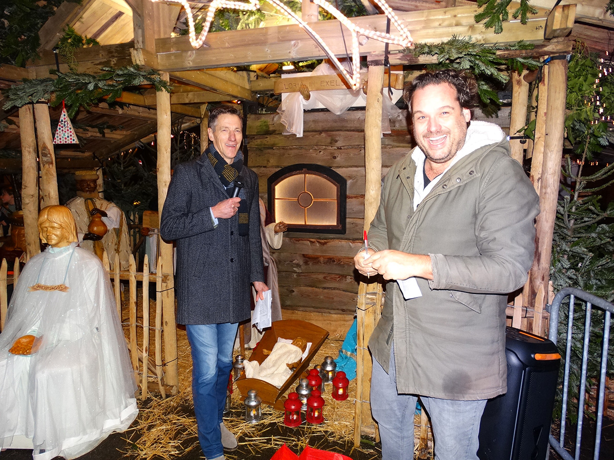 Bram en Ruud kijken lachend in de camera