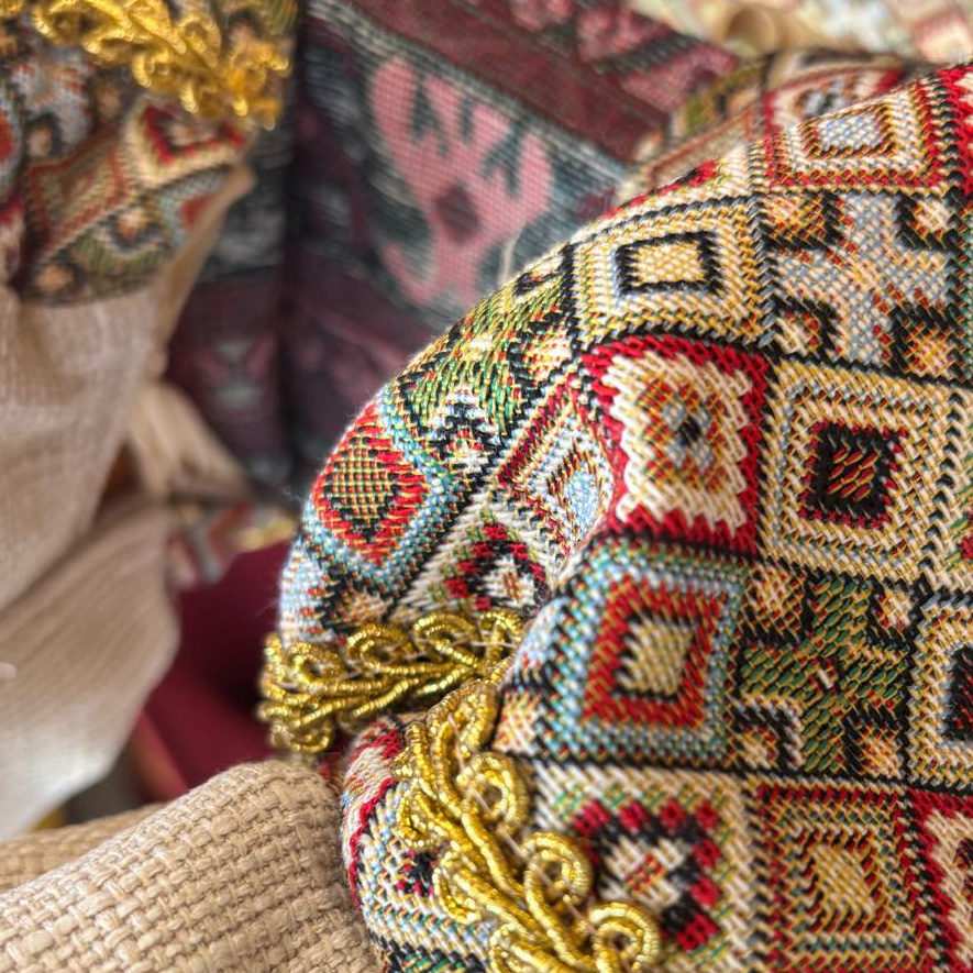 Detail van de stof met geometrische figiren