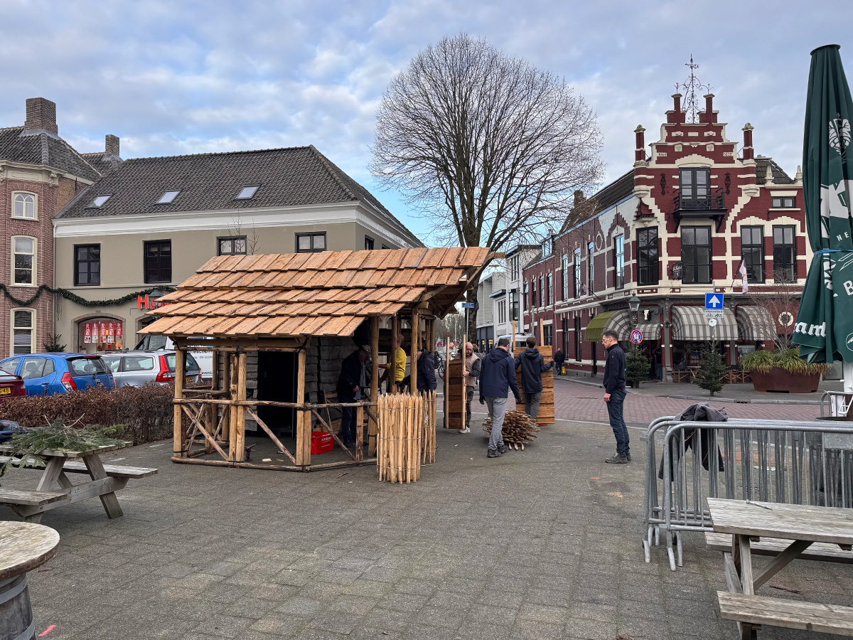 dak geplaatst op de kerststal