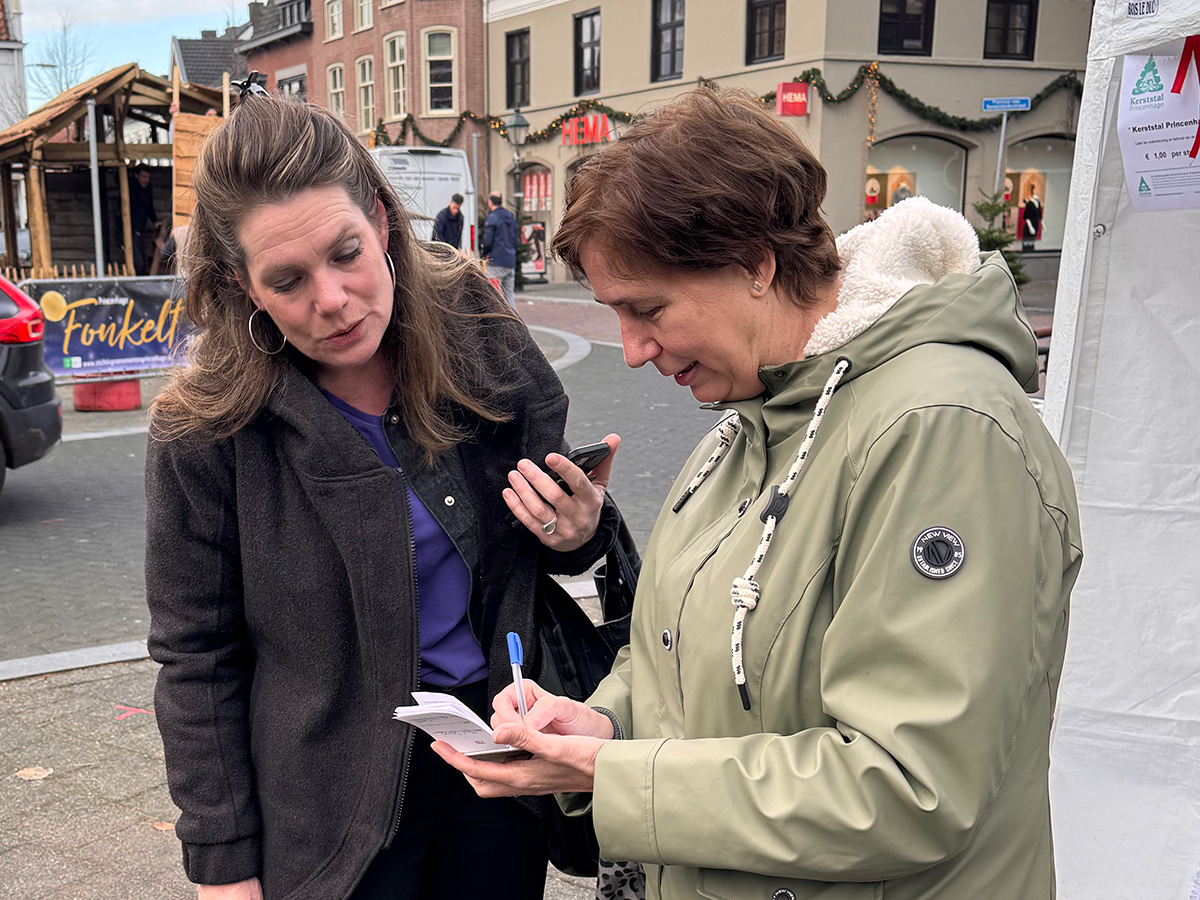 Ainta verkoopt loten voor de kerststal