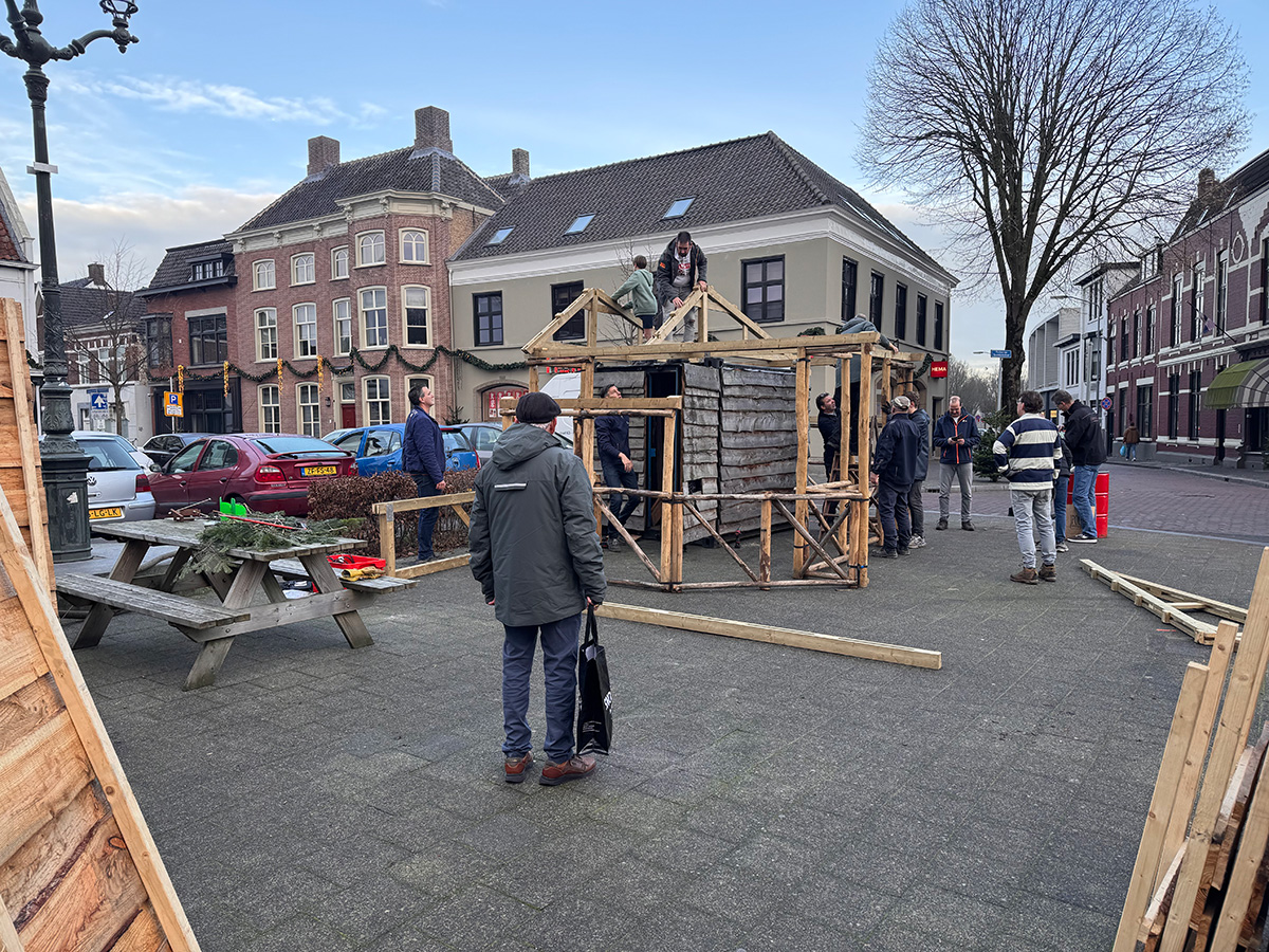 Raamwerk van de kerststal op de Haagsemarkt