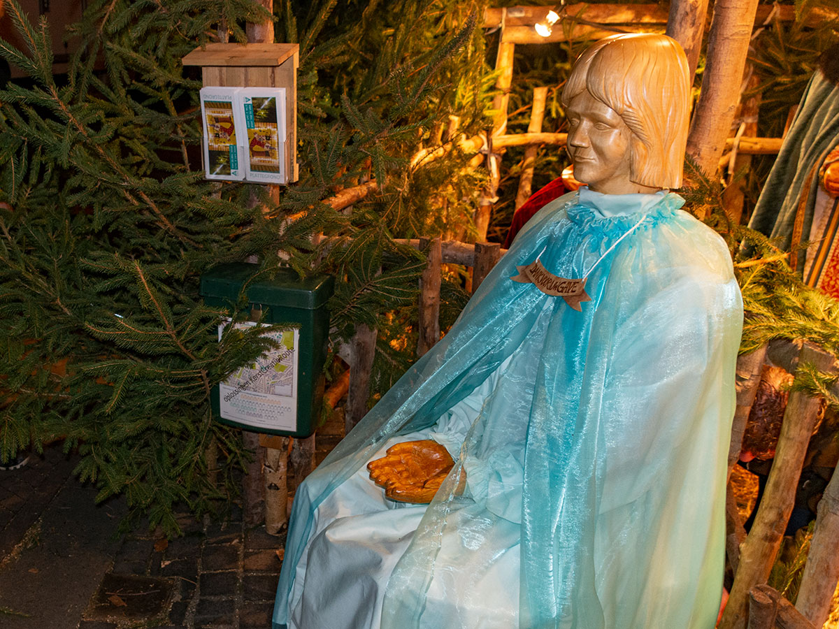 nieuwe knikengel bij kerststal