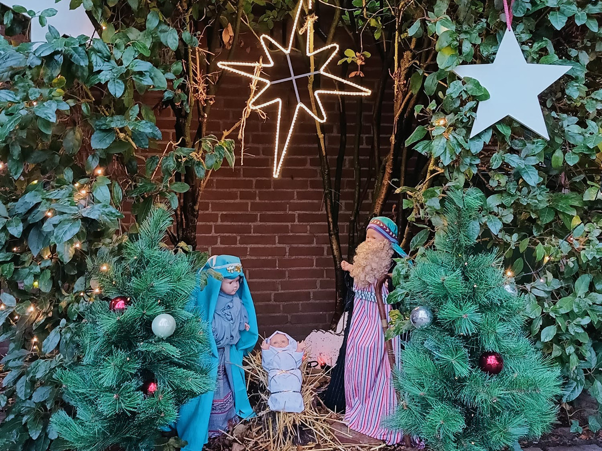 kerstcreatie met een Maria, Jozef en kindeke Jezus